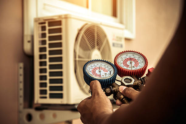 Professional Emergency Hvac technician working in Midlothian, TX